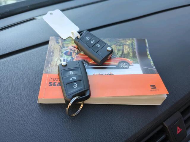 Seat Arona 1.0 TSI Style Business Intense / CAMERA/ PARK. SENSOREN/ NAVI/ CLIMA/ GETINT GLAS/ 16" LMV