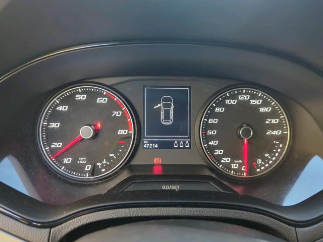 Seat Arona 1.0 TSI Style Business Intense / CAMERA/ PARK. SENSOREN/ NAVI/ CLIMA/ GETINT GLAS/ 16" LMV