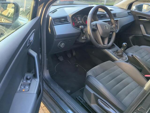 Seat Arona 1.0 TSI Style Business Intense / CAMERA/ PARK. SENSOREN/ NAVI/ CLIMA/ GETINT GLAS/ 16" LMV