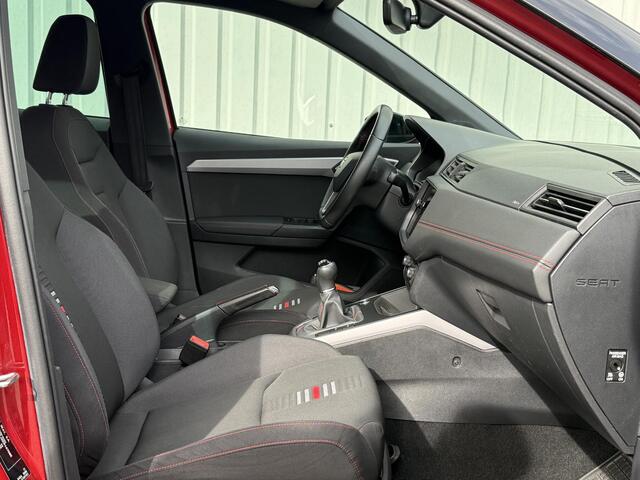 Seat Arona 1.5 TSI EVO FR Business Intense / Navigatie / Cruise Control / Stoelverwarming / All Seasonbanden / Dodehoek Detectie / Climate Control / Camera / Apple CarPlay/Android Auto /