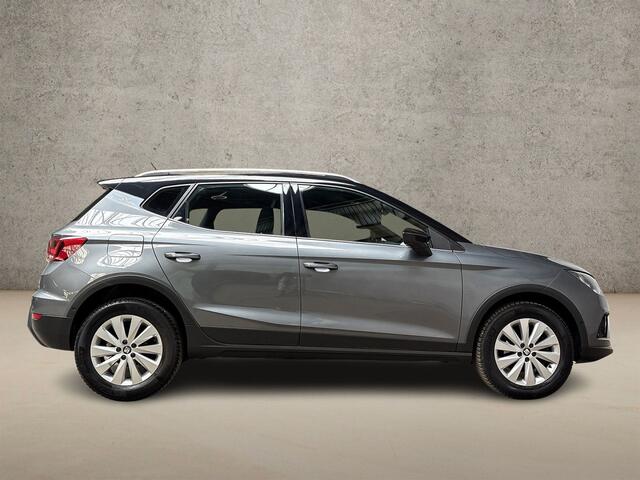 Seat Arona 1.0 TSI Xcellence Sport (APPLE CARPLAY, GROOT NAVI, CAMERA, ZWART DAK, SFEERVERLICHTING, SPORTSTOELEN, KEYLESS, CRUISE, GETINT GLAS, NIEUWSTAAT)