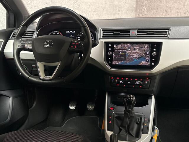 Seat Arona 1.0 TSI Xcellence Sport (APPLE CARPLAY, GROOT NAVI, CAMERA, ZWART DAK, SFEERVERLICHTING, SPORTSTOELEN, KEYLESS, CRUISE, GETINT GLAS, NIEUWSTAAT)