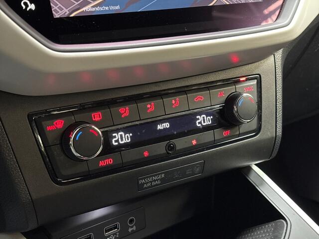 Seat Arona 1.0 TSI Xcellence Sport (APPLE CARPLAY, GROOT NAVI, CAMERA, ZWART DAK, SFEERVERLICHTING, SPORTSTOELEN, KEYLESS, CRUISE, GETINT GLAS, NIEUWSTAAT)