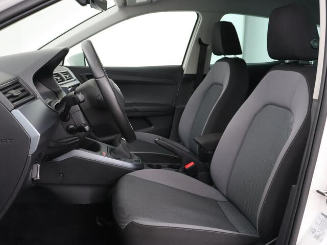 Seat Arona 1.0 TSI Style Intense | Carplay | Adaptive cruise | Camera | Navigatie | Side Assist | Climate control | Park Assist | Keyless | Bluetooth | Getint glas