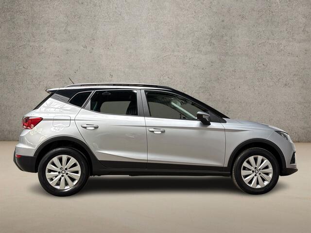 Seat Arona 1.0 TSI Intense Sport (APPLE CARPLAY, GROOT NAVI, CLIMATE, KEYLESS, CAMERA, SPORTSTOELEN, ADAPTIVE CRUISE, GETINT GLAS, NIEUWE APK, NIEUWSTAAT)
