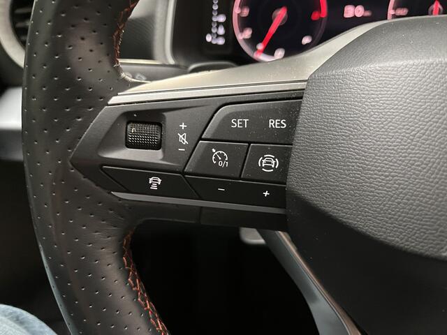 Seat Arona 1.0 TSI FR / AUTOMAAT/ ACC/ PARK.SENSOREN V+A/ CAMERA/ STOELVERWARMING/ KEYLESS/ FULL LINK/ DIGITAL DASH/ NAVI/ DAB/ RIJ-MODI/ CLIMA/ LED/ 17'' LMV