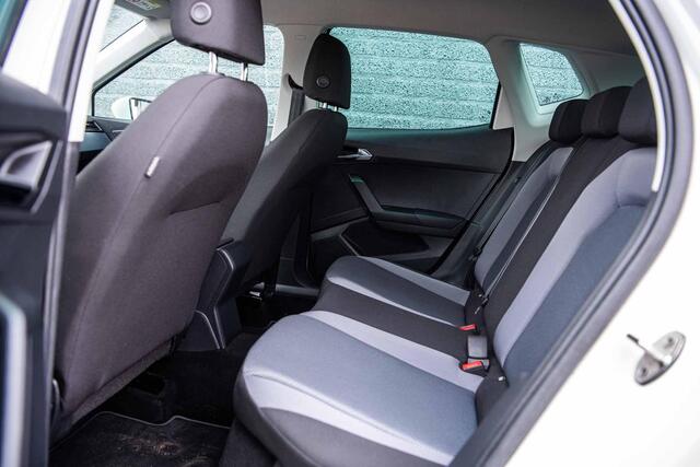 Seat Arona 1.0 TSi 115 pk DSG-7 Style Business Intense | Stoelverwarming | Camera | Trekhaak