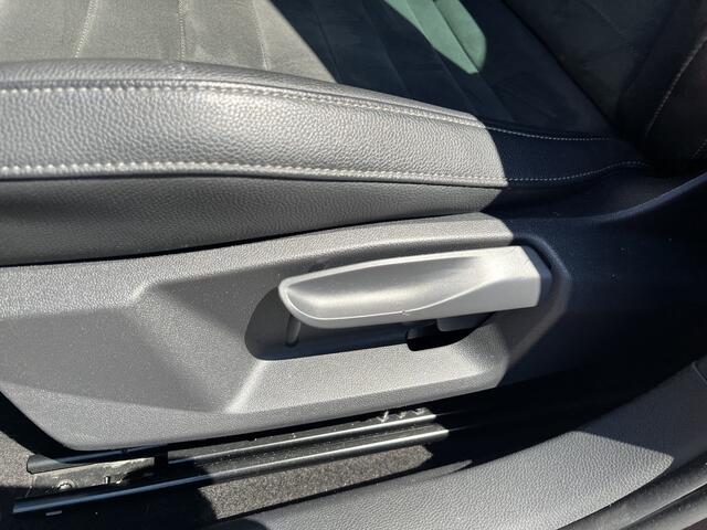Seat Arona 1.0 TSI Style Business Intense / TREKHAAK/ ALCANTARA/ ADAPTIVE CRUISE/ PARKEER SENSOREN V+A + CAMERA/ FULL LINK/ KEYLESS/ DIGITAL DASH/ NAVI/ CLIMA/ 16 '' LMV