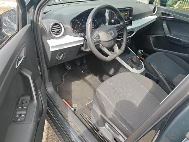 Seat Arona 1.0 TSI Style / PARK. SENSOREN/ TREKHAAK/ FULL LINK/ CLIMA/ 16" LMV