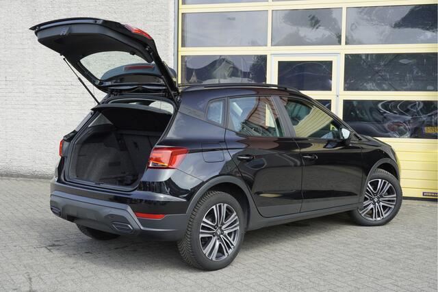 Seat Arona 1.0 TSI Style BJ2022 Lmv 17" | Led | Pdc | App-Connect | Climate control | Cruise control | Getint glas