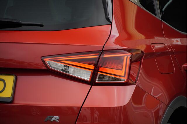 Seat Arona 1.0 TSI FR Business Intense BJ2022 Lmv 18" | Led V+A | Pdc | Keyless entry | Achteruitrijcamera | App-Connect | Navi | Virtual cockpit | Dashboard verlichting | Climate control | Cruise control | Sportstoelen | Verwarmde voorstoelen | Zwarte hemel