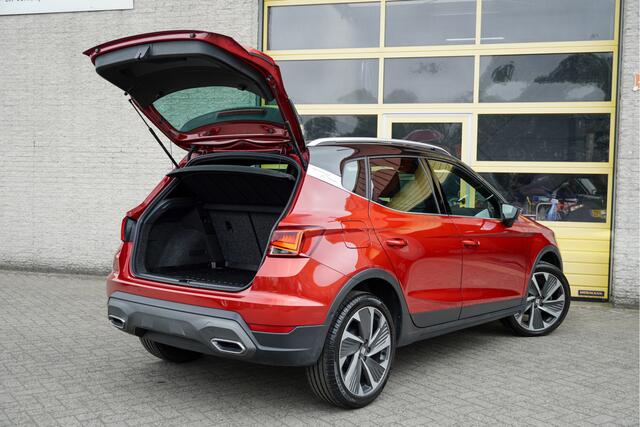 Seat Arona 1.0 TSI FR Business Intense BJ2022 Lmv 18" | Led V+A | Pdc | Keyless entry | Achteruitrijcamera | App-Connect | Navi | Virtual cockpit | Dashboard verlichting | Climate control | Cruise control | Sportstoelen | Verwarmde voorstoelen | Zwarte hemel