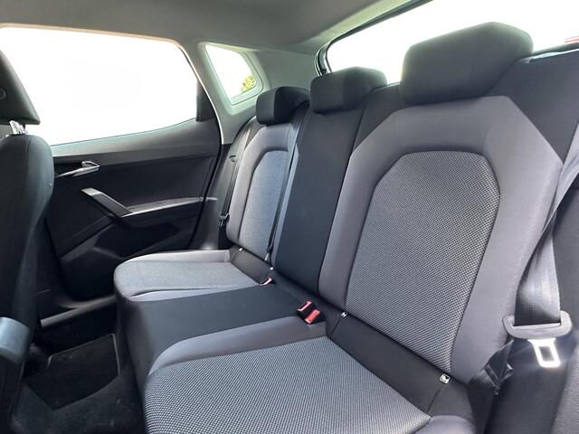 Seat Arona 1.0 TSI Style Business Intense | Orgineel Nederlands! | Achteruitrij Camera | Trekhaak | Addaptive CC | Climate | Carplay | Navi |