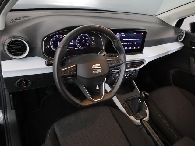 Seat Arona 1.0 TSI Style Business Intense 95 pk | Navigatie | Trekhaak | Parkeersensoren achter | LED koplampen | Autom. airco | Stoelverwarming |