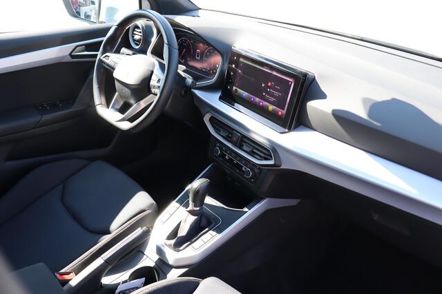 Seat Arona 1.0 EcoTSI Style Business Connect Automaat! Stoelverwarming/Apple carplay/Achteruitrijcamera/Parkeersensoren/Dodehoek detectie