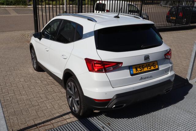 Seat Arona 1.0 EcoTSI Style Business Connect Automaat! Stoelverwarming/Apple carplay/Achteruitrijcamera/Parkeersensoren/Dodehoek detectie