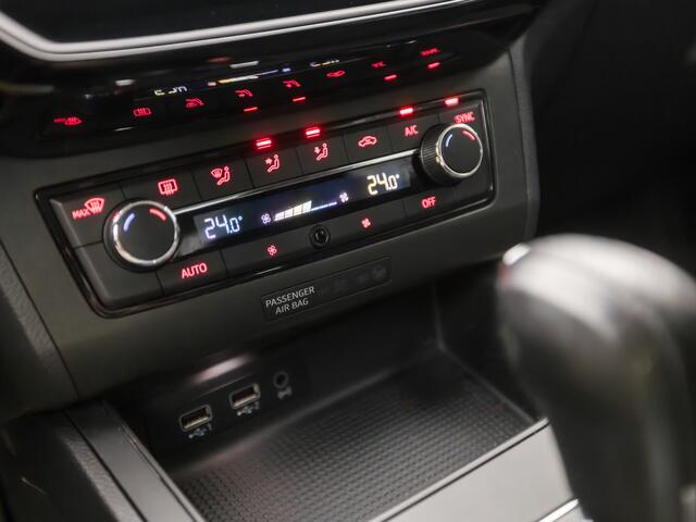 Seat IBIZA 1.0 TSI FR Intense Sport Automaat (APPLE CARPLAY, GROOT NAVI, CAMERA, LED KOPLAMPEN, GETINT GLAS, SPORTSTOELEN, CLIMATE, PARKEERSENSOREN, NIEUWE APK, NIEUWSTAAT)