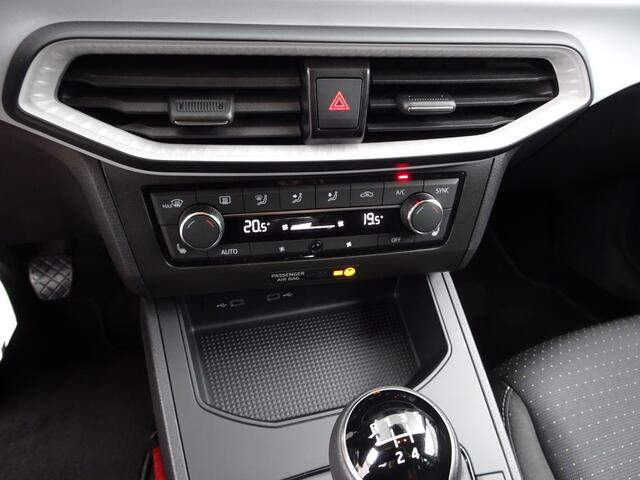 Seat IBIZA 1.0 EcoTSI Style Business Connect Automatische airco, carplay, cruise controle, parkeersensoren voor en achter, licht metalen velgen, enz.