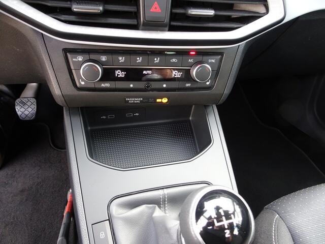 Seat IBIZA 1.0 EcoTSI Style Business Intense Automatische airco, navigatie, cruise controle, parkeersensoren voor en achter, licht metalen velgen, enz.