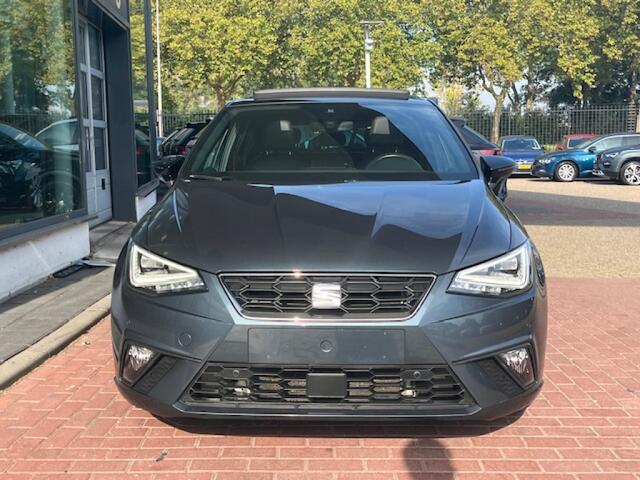 Seat IBIZA 1.0 EcoTSI FR Black Edition / Panorama dak / Virtual cockpit / Suedé bekleding / Keyless / Achteruitrij camera / 18'' LMV