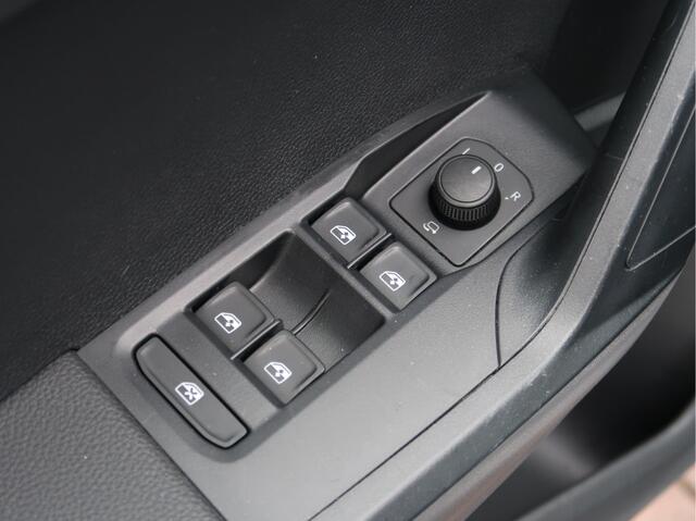 Seat IBIZA 1.0 TSI Style Business Connect | Navigatie | Parkeersensoren | Stoelverw | Led