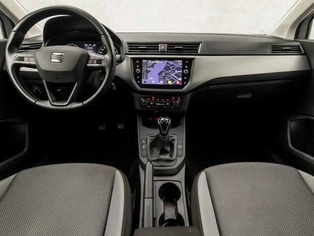 Seat IBIZA 1.0 TSI Sport (APPLE CARPLAY, GROOT NAVI, CLIMATE, CAMERA, SPORTSTOELEN, GETINT GLAS, PARKEERSENSOREN, CRUISE, NIEUWSTAAT)