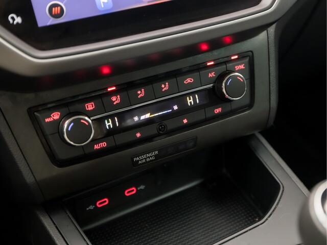 Seat IBIZA 1.0 TSI Sport (APPLE CARPLAY, GROOT NAVI, CLIMATE, CAMERA, SPORTSTOELEN, GETINT GLAS, PARKEERSENSOREN, CRUISE, NIEUWSTAAT)