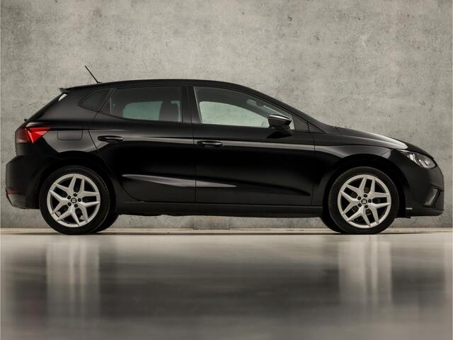 Seat IBIZA 1.0 TSI FR Intense Sport (APPLE CARPLAY, GROOT NAVI, CLIMATE, MODE KNOP, CAMERA, SPORTSTOELEN, GETINT GLAS, PARKEERSENSOREN, LM VELGEN, ZWART HEMEL, NIEUWSTAAT)