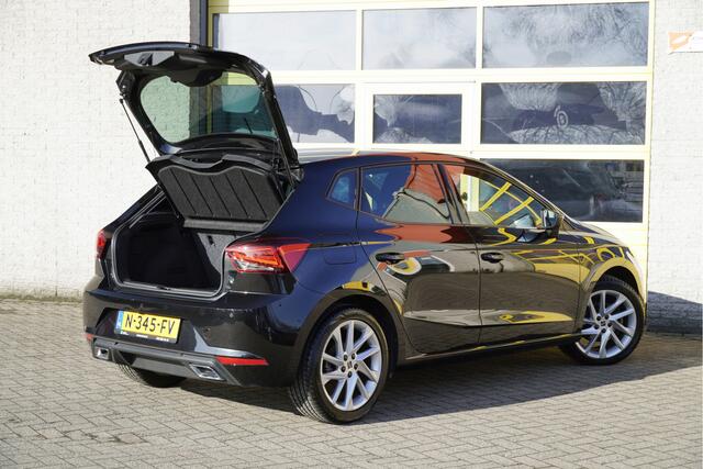 Seat IBIZA 1.0 TSI 5drs FR Business Intense BJ2021 Lmv 17" | Led V+A | Pdc | Navi | Achteruitrijcamera | App-Connect | Dashboard verlichting | Climate control | Cruise control | Verwarmde voorstoelen | Sportstoelen | Zwarte hemel | Extra getint glas