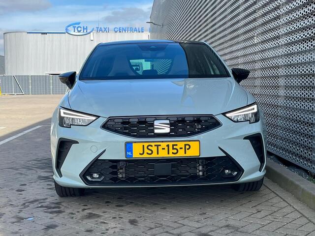 Seat IBIZA 1.0 EcoTSI 95PK FR Business Connect / Panoramadak / Digitale Cockpit / Verwarmde Kuipstoelen / Travel Assist / Achteruitrijcamera