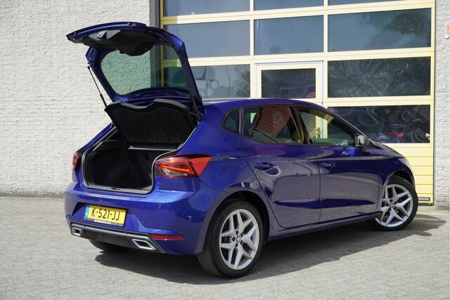 Seat IBIZA 1.0 TSI 5drs FR Business Intense Plus BJ2020 Lmv 17" | Led V+A | Pdc | Achteruitrijcamera | App-Connect | Navi | Virtual cockpit | Dashboard verlichting | Climate control | Cruise control | Sportstoelen | Sportstuur | Verwarmde voorstoelen | Zwarte hemel