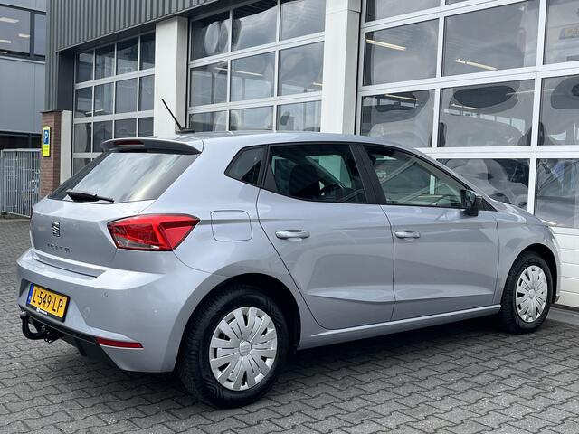 Seat IBIZA 1.0 TSI Style Business Airco Cruise controle Apple carplay Trekhaak 1000kg trekgewicht Telefoonverbinding Navigatiesysteem Stuurwielbediening Parkeersensoren voor en achter Camera