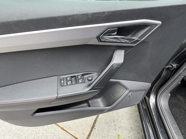 Seat IBIZA 1.0 TSI 95pk FR Limited Edition Alcantara Camera LED Navi Stoelverwarming 18" velgen Beats Audio