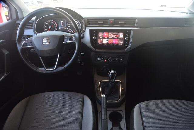 Seat IBIZA 1.0 TSI Style Business Intense Nederlandse auto 154575 NAP laatste beurt gehad bij 142000km met oa navigatie camera apple carplay airco cruise control pdc led