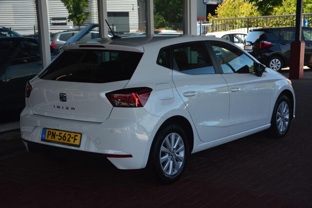 Seat IBIZA 1.0 TSI Style Business Intense Nederlandse auto 154575 NAP laatste beurt gehad bij 142000km met oa navigatie camera apple carplay airco cruise control pdc led