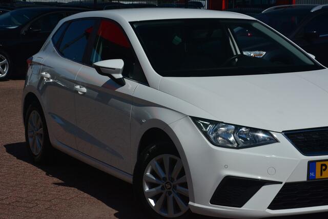 Seat IBIZA 1.0 TSI Style Business Intense Nederlandse auto 154575 NAP laatste beurt gehad bij 142000km met oa navigatie camera apple carplay airco cruise control pdc led