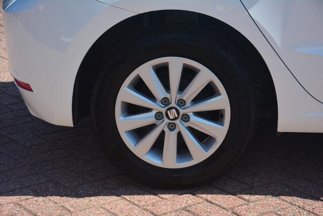 Seat IBIZA 1.0 TSI Style Business Intense Nederlandse auto 154575 NAP laatste beurt gehad bij 142000km met oa navigatie camera apple carplay airco cruise control pdc led