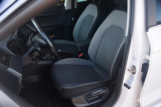 Seat IBIZA 1.0 TSI Style Business Intense Nederlandse auto 154575 NAP laatste beurt gehad bij 142000km met oa navigatie camera apple carplay airco cruise control pdc led