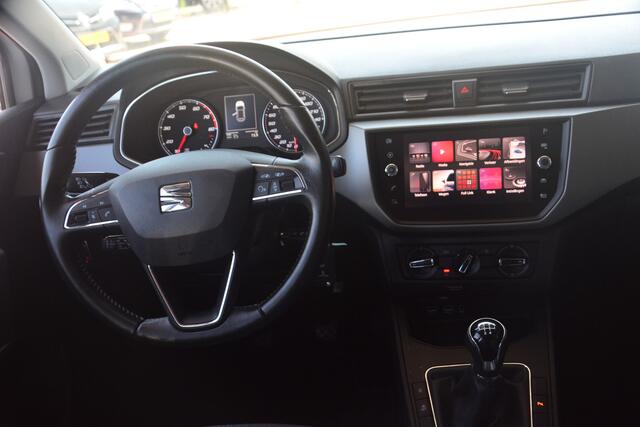 Seat IBIZA 1.0 TSI Style Business Intense Nederlandse auto 154575 NAP laatste beurt gehad bij 142000km met oa navigatie camera apple carplay airco cruise control pdc led