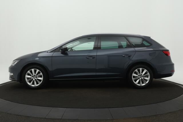 Seat LEON ST BWJ 2020 1.0 TSI 116 PK Style Ultimate Edition PANORAMA / CLIMA / NAVI / CRUISE / BLUETOOTH / KEYLESS ENTRY / KEYLESS START / PDC / LMV / APPLE CARP. / ANDROID AUT. / MULTIFUNCT. STUUR / PRIV. GLAS