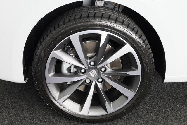 Seat LEON 1.5 TSI e-Hybrid FR PHEV First Edition 204pk Plug in Hybrid | Parkeercamera | 18 inch lichtmetalen velgen |