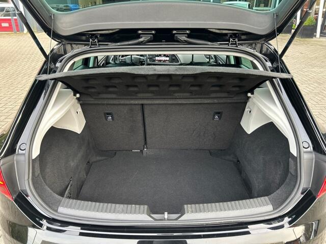 Seat LEON 1.5 TSI DSG XCELLENCE LEDEREN/CAMERA/TREKHAAK/NAVI/CARPLAY/