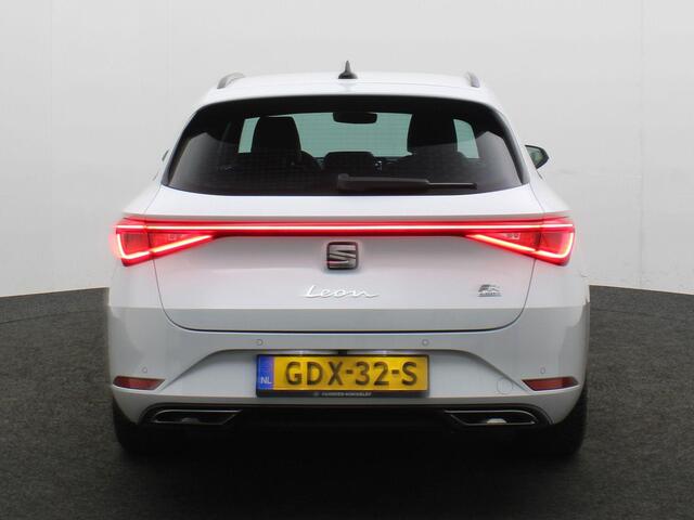 Seat LEON Sportstourer FR Business Intense 1.4 TSI e-Hybrid 204pk DSG Automaat Adaptive cruise control, Navigatie, Achteruitrijcamera, Stuurwiel verwarmd, Elektrische achterklep