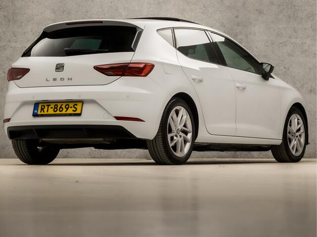 Seat LEON 1.0 TSI Intense Sport (SCHUIFDAK, APPLE CARPLAY, NAVIGATIE, CLIMATE, LEDER/ALCANTARA, ELEK BESTUURDERSSTOEL, LED KOPLAMPEN, KEYLESS, PARKEERSENSOREN, CRUISE, NIEUWSTAAT)