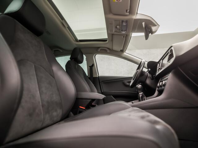 Seat LEON 1.0 TSI Intense Sport (SCHUIFDAK, APPLE CARPLAY, NAVIGATIE, CLIMATE, LEDER/ALCANTARA, ELEK BESTUURDERSSTOEL, LED KOPLAMPEN, KEYLESS, PARKEERSENSOREN, CRUISE, NIEUWSTAAT)