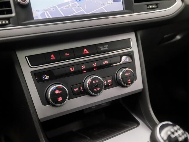 Seat LEON 1.0 TSI Intense Sport (SCHUIFDAK, APPLE CARPLAY, NAVIGATIE, CLIMATE, LEDER/ALCANTARA, ELEK BESTUURDERSSTOEL, LED KOPLAMPEN, KEYLESS, PARKEERSENSOREN, CRUISE, NIEUWSTAAT)