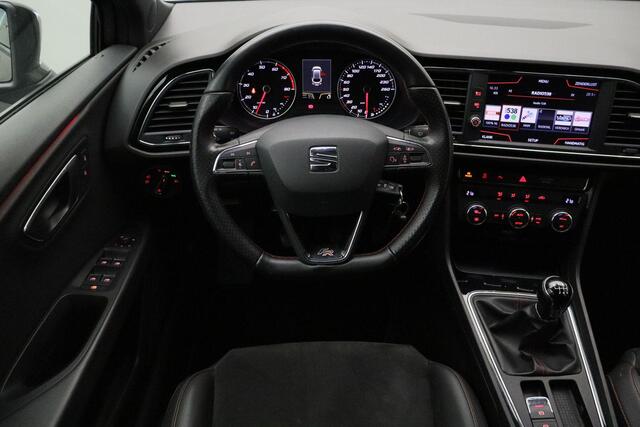 Seat LEON ST 1.4 TSI FR X-PERIENCE 2018 | Airco | Navigatie | Cruise Control | Carplay | Stuurwiel Bediening | 19' Lichtmetaal | Boekjes | Onderhoudshistorie | 2 Sleutels