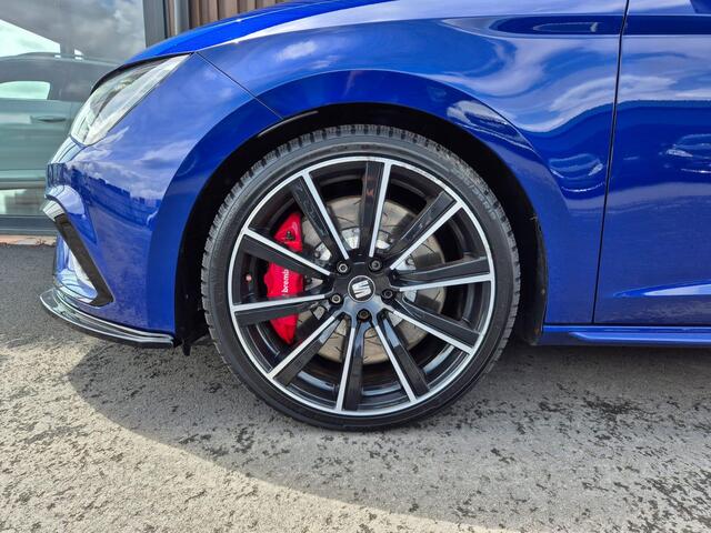 Seat LEON 2.0 TSI CUPRA 300 | Pano | Virtual | Keyless| Carbon