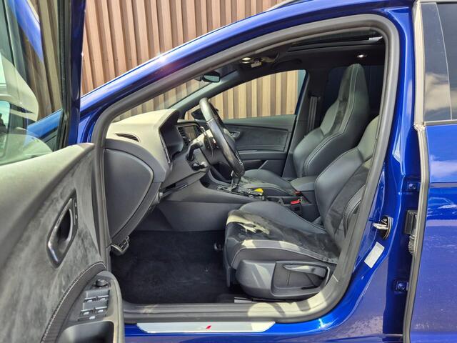 Seat LEON 2.0 TSI CUPRA 300 | Pano | Virtual | Keyless| Carbon