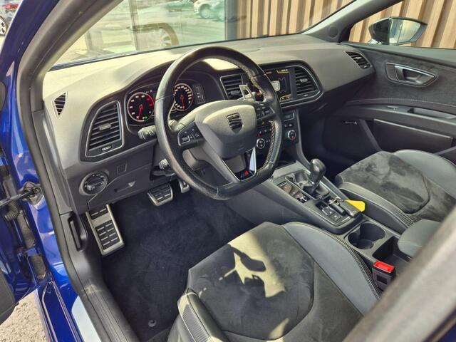Seat LEON 2.0 TSI CUPRA 300 | Pano | Virtual | Keyless| Carbon